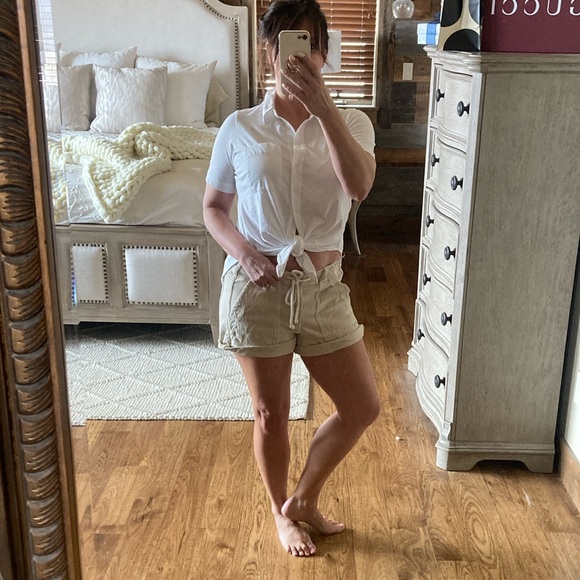 Theory Hekanina Sea Slub Cotton Tie-Front Shirt - Picture 4 of 13